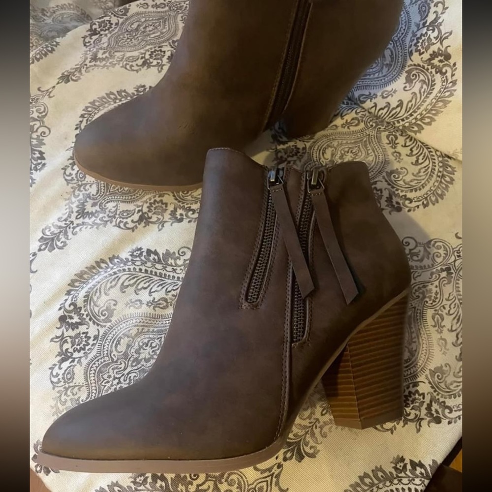 Journey Women’s Vally Block Heel Ankle Boot